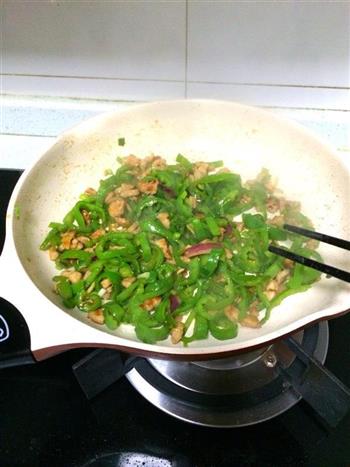 尖椒炒肉粒的做法步骤10