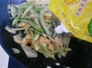 芹菜炒土豆片的做法步骤10