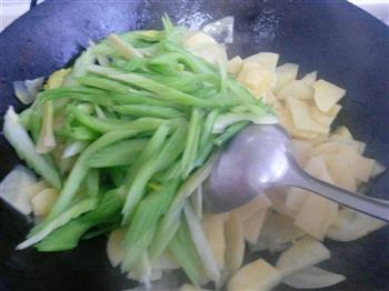 芹菜炒土豆片的做法步骤6