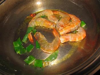小白菜炖粉条虾的做法步骤4