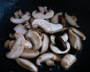 鸡汁香菇炒白菜的做法步骤3