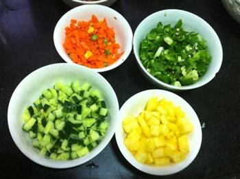 菠萝鸭肉炒饭的做法步骤1
