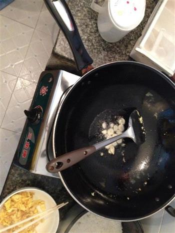 蒜香蛋炒饭的做法步骤2