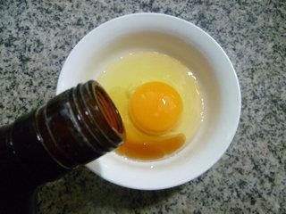 圣女果鸡蛋炒乌冬面的做法步骤2