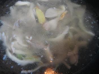 平菇肉片汤的做法图解5