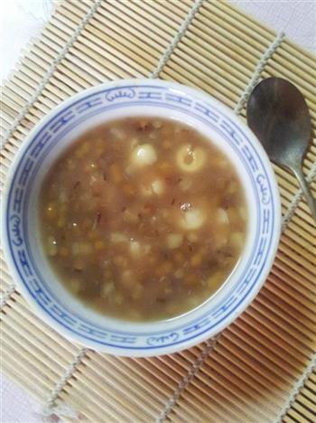 莲子鸡头米绿豆汤的做法图解3