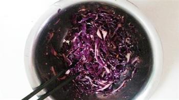 凉拌紫甘蓝的做法步骤3