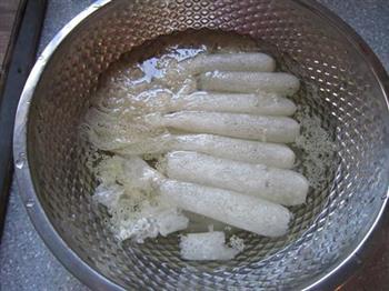 竹荪鸡脯肉丸汤的做法步骤1