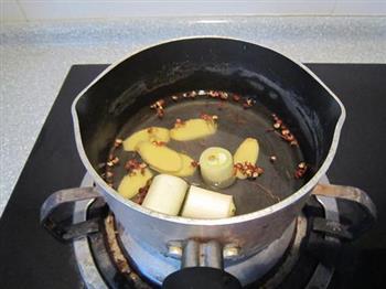 竹荪鸡脯肉丸汤的做法步骤2