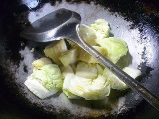 火腿肠圆白菜面片汤的做法步骤7