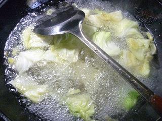 火腿肠圆白菜面片汤的做法步骤8
