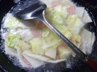 火腿肠圆白菜面片汤的做法步骤9