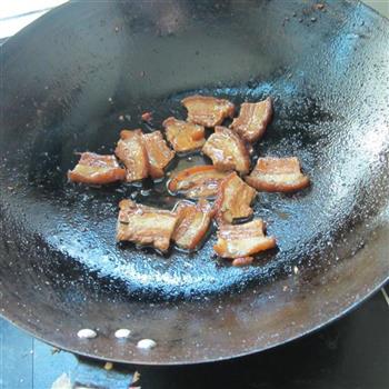 萝卜干炒东坡肉的做法图解3