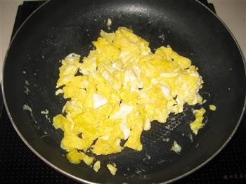 杏鲍菇炒鸡蛋的做法图解4