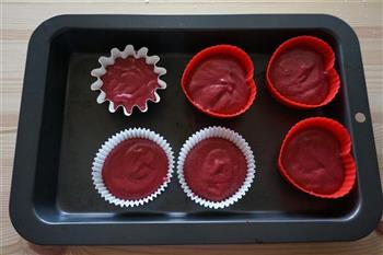 红丝绒纸杯蛋糕的做法步骤9