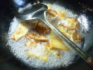 煎豆腐烧荷叶蛋的做法步骤5