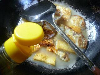 煎豆腐烧荷叶蛋的做法步骤6