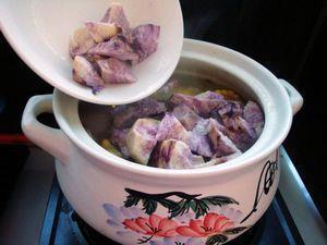 玉米紫山药脊骨汤的做法步骤6