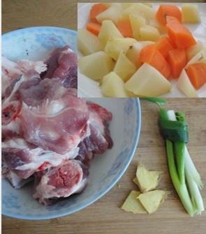 胡萝卜土豆骨头汤的做法步骤1