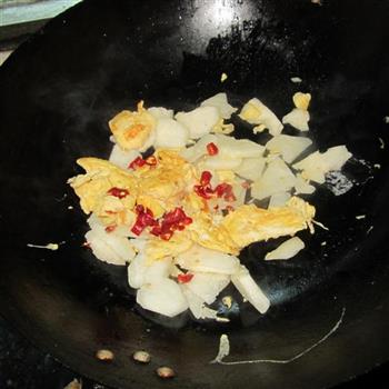 白薯片炒蛋的做法步骤7