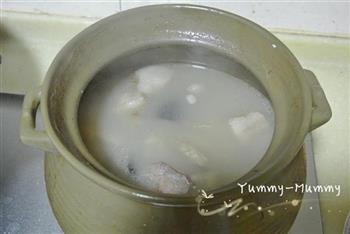 海参花胶鸡汤的做法步骤2