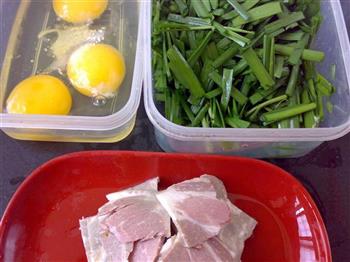 培根韭菜炒蛋的做法步骤1