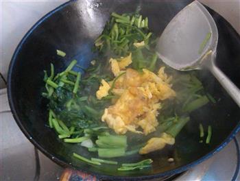 菠菜炒鸡蛋的做法步骤8