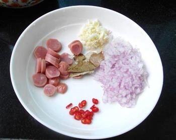 虾仁脆肠焖红米饭的做法步骤2
