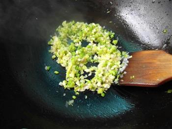 虾仁脆肠焖红米饭的做法步骤4