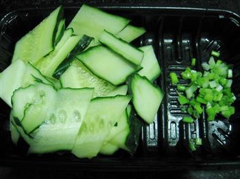 黄瓜片紫菜汤的做法步骤1