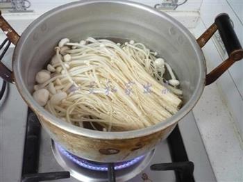 凉拌鸡丝金针菇的做法步骤3