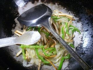青椒香干炒酸菜的做法步骤8