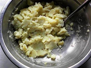 荠菜土豆泥的做法图解2