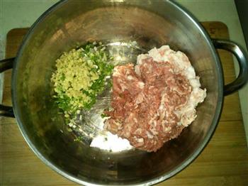 韭菜猪肉鸡蛋饺子的做法步骤1