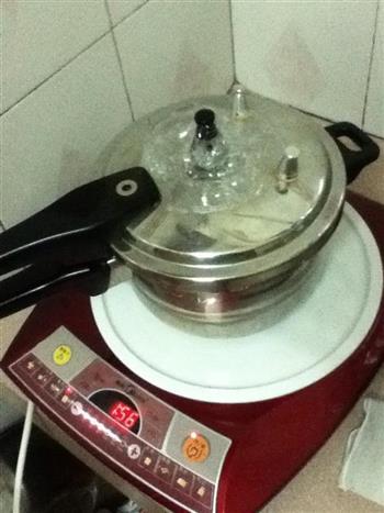 椰香黑米水果粥的做法步骤2