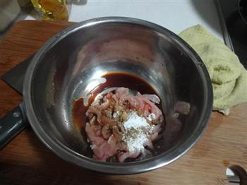 蒜台炒肉的做法步骤2
