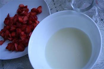 草莓奶香布丁的做法步骤3