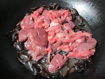 猪肝木耳炒瘦肉的做法图解7