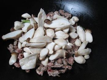 杏鲍菇炒肉的做法步骤7