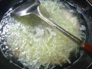 芦笋尖炒土豆丝的做法步骤4