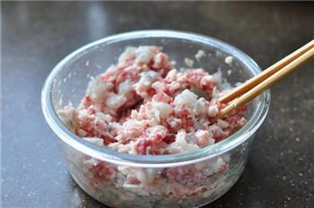 虾肉荠菜灌汤饺的做法步骤3