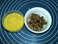 莲子小米粥的做法步骤1
