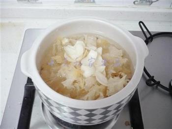 百合银耳莲子汤的做法步骤7