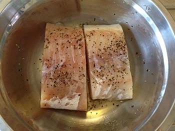 香煎鳕鱼配土豆泥的做法步骤2