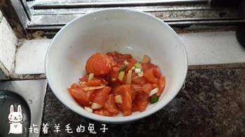 三文鱼火腿炒饭的做法步骤1