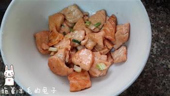 三文鱼火腿炒饭的做法步骤6