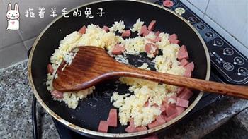 三文鱼火腿炒饭的做法步骤7