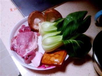 青菜香菇肉包的做法步骤1