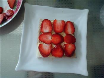 草莓鸡蛋三明治的做法步骤11