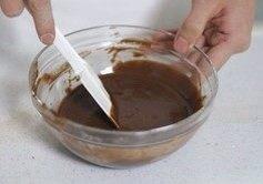 巧克力岩浆蛋糕的做法步骤4